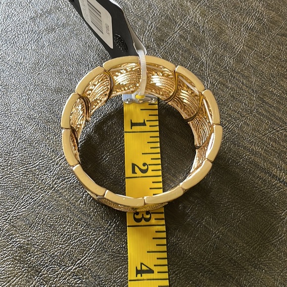 NWT Elastic Pull On Cut Out Bracelet Size Large - Picture 4 of 4
